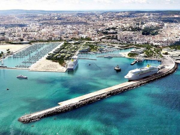 Le Roi Mohammed VI inaugure deux nouveaux ports à Tanger