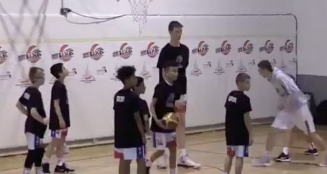 Olivier Rioux : le jeune basketteur de 12 ans qui fait déjà 2m13