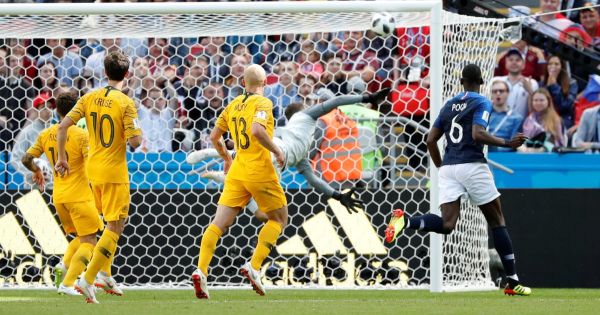Coupe du monde 2018: le but de Paul Pogba était en fait celui d'Aziz Behich qui a marqué contre son camp