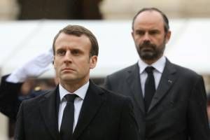 Popularité: Macron et Philippe gagnent à droite