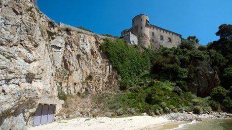 Fort de Brégançon : la piscine coûtera 34.000 euros selon l'Élysée