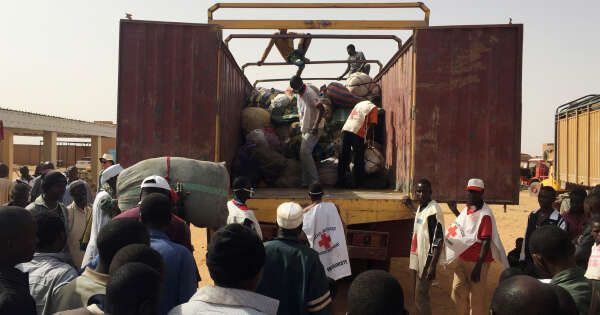 Près de 600 migrants refoulés d'Algérie secourus au Niger