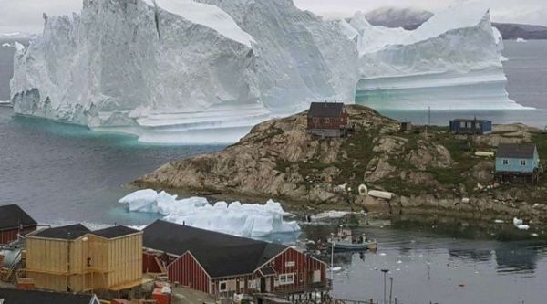 Groenland: Risque de tsunami à cause d'un gigantesque iceberg, des habitants évacués