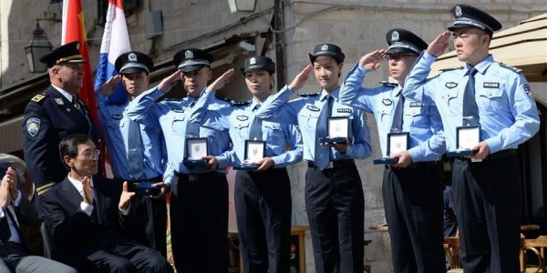 Lancement de patrouilles de police communes entre la Chine et la Croatie à Dubrovnik