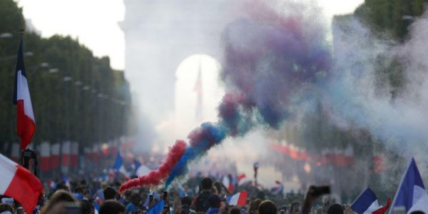 Triomphe des Bleus : Emmanuel Macron, responsable de l'énorme colère des supporters ?