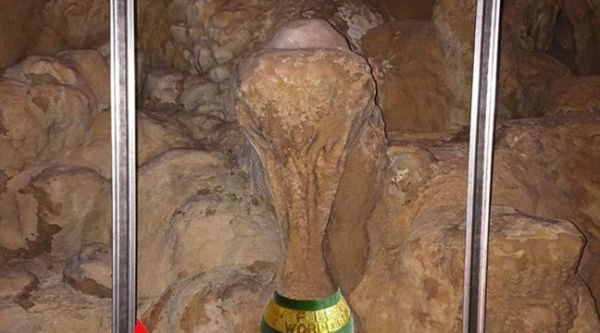 Aude: Une incroyable stalagmite en forme de Coupe du Monde (en plus, elle transpire)