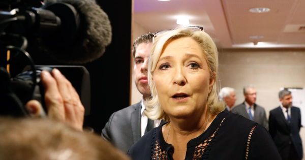 Des élus, dont Mélenchon et Le Pen, dénoncent leur "fichage" en lien avec une étude controversée sur l'affaire Benalla