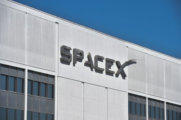 SpaceX annonce un premier "client privé" pour un voyage autour de la Lune