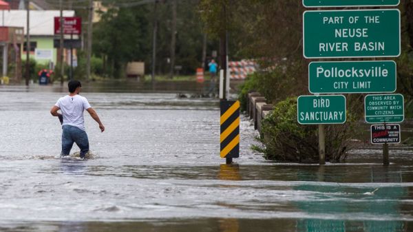 EN DIRECT - Florence : la tempête rétrogradée en dépression, des inondations catastrophiques persistent