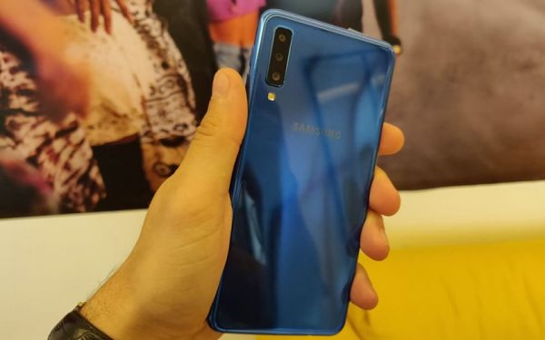 Notre prise en main du Samsung Galaxy A7 (2018) : découvrez le smartphone avec triple capteur photo