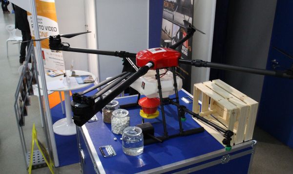 Reflet du monde présente un nouveau gros drone agricole
