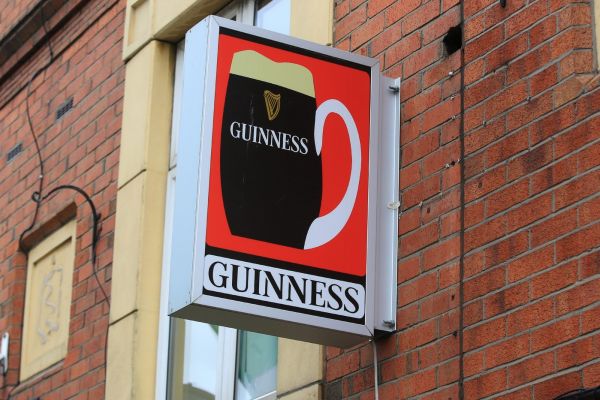 Dublin impose un tarif minimum aux producteurs d'alcool