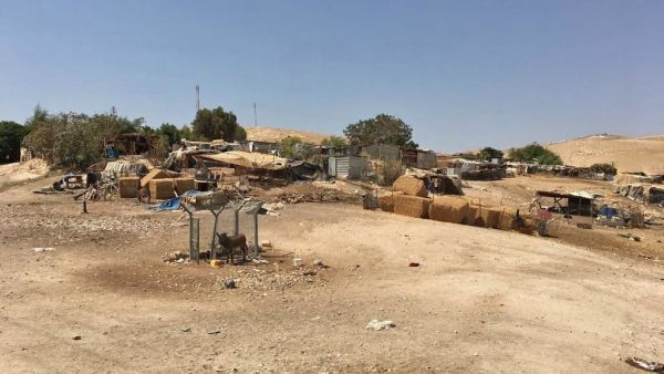 [Vidéo] Les forces israéliennes, des bulldozers entrent dans le village de Khan al-Ahmar et arrêtent des militants (AMN)