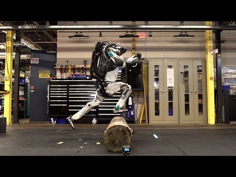 [NOUVEL ORDRE MONDIAL]USA:Après les saltos, le robot Atlas de Boston Dynamics peut désormais courir et grimper des marches comme un vrai humain (video)