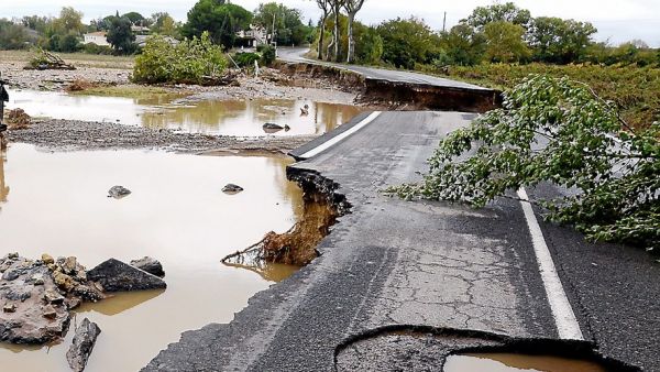 Inondations dans l'Aude - 4 ponts emportés, 500 km de route touchés, 64 communes sinistrées