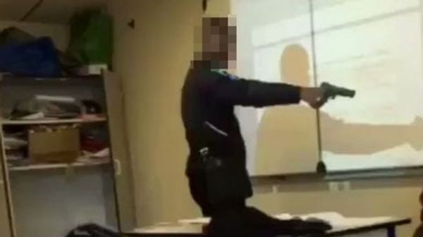 Créteil : un lycéen en garde à vue après avoir pointé une arme sur sa professeure  en plein cours