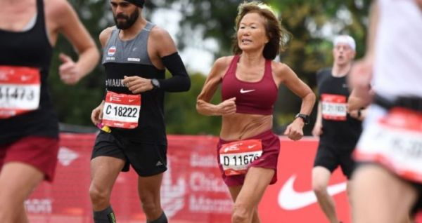 Une femme de 70 ans bat le record du monde de marathon