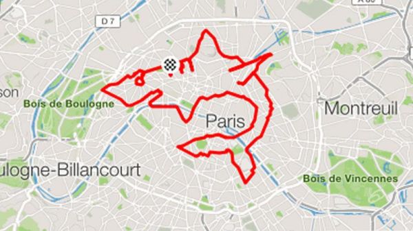 Une triathlète française dessine un requin géant dans les rues de Paris avec le GPS de son application de course à pied
