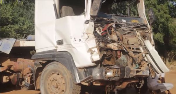 Vidéo Allou Kagne : Une collision entre un camion et un mini-car fait 4 morts et plusieurs blessés