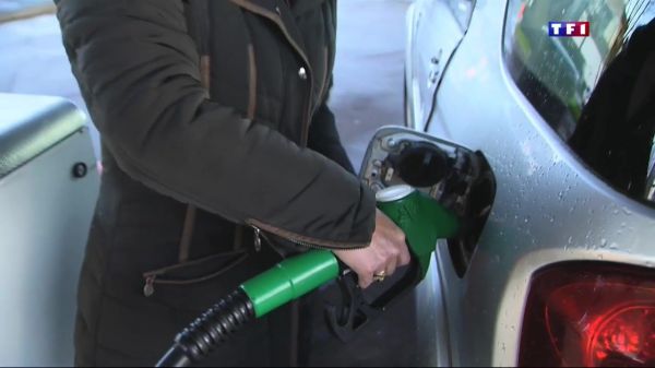 EN DIRECT - Prix du carburant : pour la première fois, une station affiche du gazole à plus de 2€ le litre