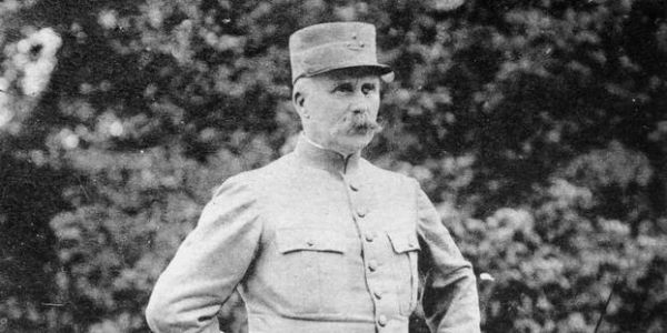 11-Novembre - Pétain, vainqueur de Verdun ? "Les historiens sont beaucoup plus divisés là-dessus"