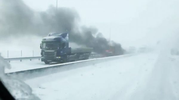 Un russe filme un accident impressionnant sur une autoroute