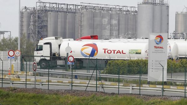 En Belgique aussi, des "gilets jaunes" se mobilisent et bloquent des dépôts de carburants