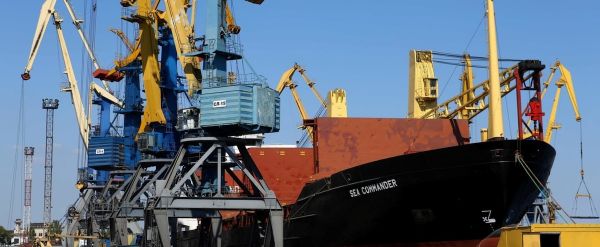 Mer d'Azov: l'Ukraine accuse la Russie d'avoir tiré sur ses navires, un blessé