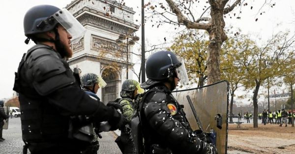 Violences à Paris. Les affrontements vus par une caméra embarquée avec les CRS [Vidéo]