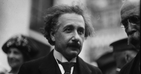 Une lettre, dans laquelle Einstein remet en cause l'existence de Dieu, vendue 2,9 millions $ aux enchères