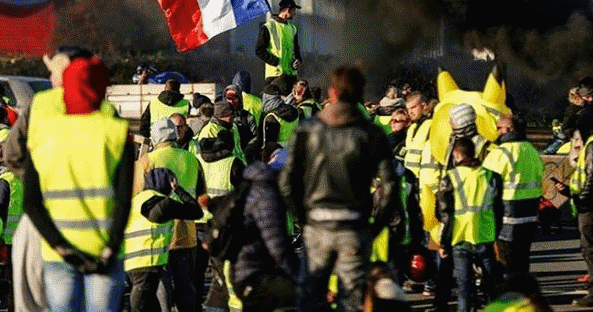 Macron, le gauleiter et la « populace jaune »