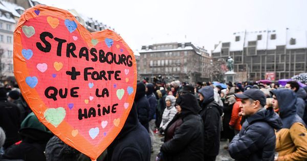 Strasbourg: un millier de personnes rendent hommage aux victimes