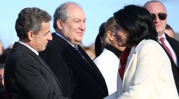Géorgie: Emmanuel Macron a envoyé Nicolas Sarkozy le représenter à l'investiture de la présidente