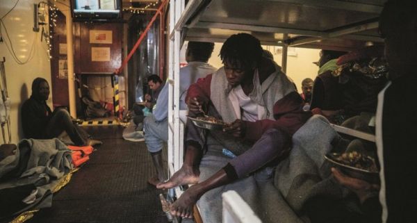 Les 49 migrants bloqués en Méditerranée seront débarqués à Malte