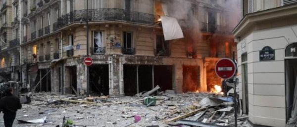 EN DIRECT - Enorme explosion à Paris - 12 personnes en urgence absolues dont 2 entre la vie et la mort - Des dizaines de blessés - 200 pompiers mobilisés - Vidé