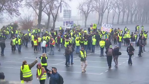 EN DIRECT - Gilets jaunes, 9e samedi de mobilisation : des milliers de manifestants défilent dans le calme à Paris et Bourges