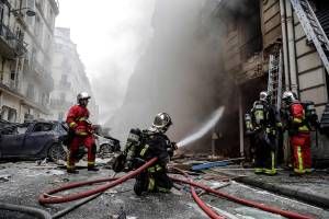 Faits divers - Forte explosion due au gaz à Paris : deux pompiers décédés