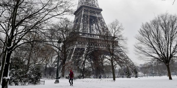 La Tour Eiffel fermée mardi à cause de la neige