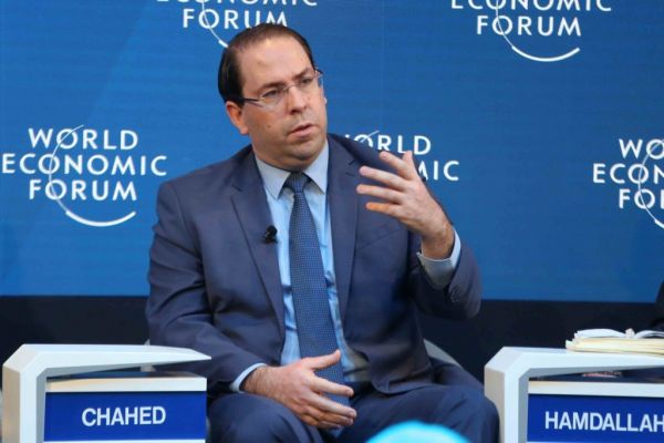 Forum de Davos: la fuite des cerveaux inquiète Chahed