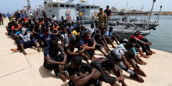Paris livre des bateaux à Tripoli pour contrer les migrants
