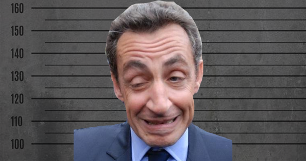 Fouquet’s vandalisé : Sarkozy brûle un stand de Merguez en représailles