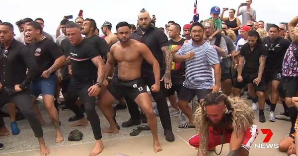 Attentat de Christchurch : des habitants dansent le haka pour rendre hommage aux victimes