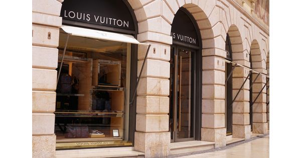 Avec ses "KHOL", le luxe français affiche des profits record