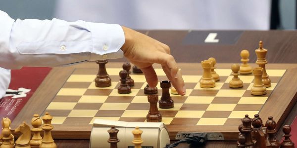 La double casquette du président de la Fédération française des échecs en question