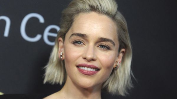 Emilia Clarke révèle avoir survécu à deux hémorragies cérébrales pendant le tournage de Game of Thrones