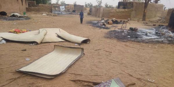 Au Mali, des chefs militaires limogés après un massacre dans un village peul