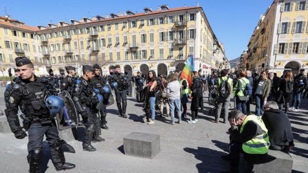 Manifestante grièvement blessée à Nice : ce que les forces de l'ordre doivent dire lors des sommations