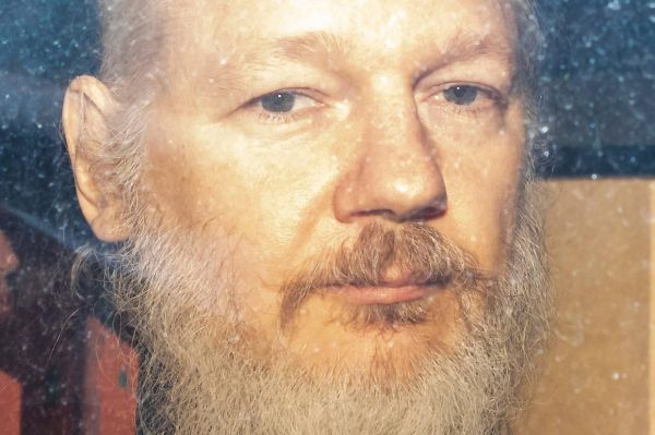Le PCF doit soutenir Julian Assange