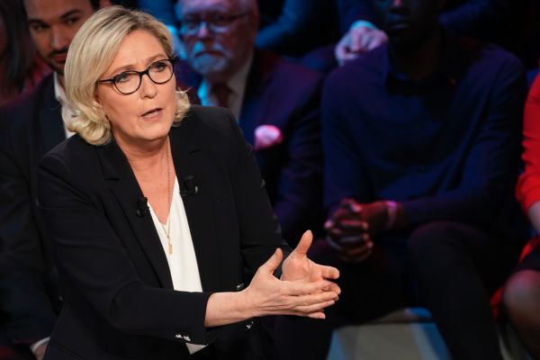 Epouse de Le Gendre à la FDJ: "conflit d'intérêts", accuse Le Pen, elle doit "renoncer" dit Wauquiez