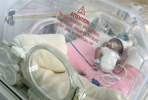 Japon: un bébé garçon né avec un poids inédit de 258g va quitter l'hôpital